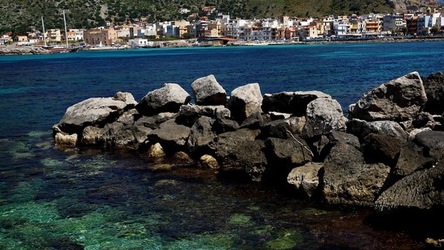 BAIA DEL CORALLO. Fotografie di Giulio Azzarello &copy;2022.