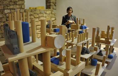 ANNE CLEMENCE de GROLEE e una sua installazione. Fotografie di Giulio Azzarello &copy;2014.