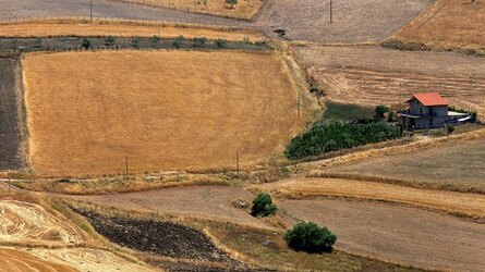 SPERLINGA comune e paese delle madonie in Sicilia. Fotografie di Giulio Azzarello &copy;2014.