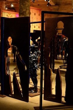 VENEZIA installazione nigeriana inizio Arsenale. Biennale Arch. Cont.. Fotografie di Giulio Azzarello &copy;2022.