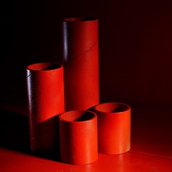 CARTONI ROSSI. Fotografie di Giulio Azzarello &copy;2023.