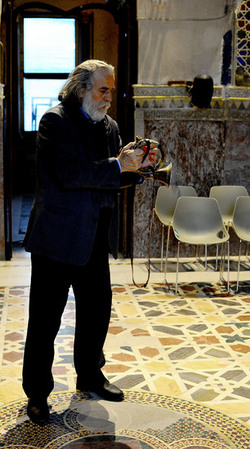 Mimmo Cuticchio in un suo spettacolo. Fotografie di Giulio Azzarello &copy;2017.