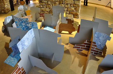 ANNE CLEMENCE de GROLEE e una sua installazione. Fotografie di Giulio Azzarello &copy;2014.