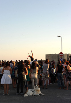 TRAMPOLIERI A LINOSA in Sicilia tutti i momenti dello spettacolo. Fotografie di Giulio Azzarello &copy;2014.