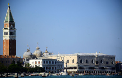 LUNGOMARE di VENEZIA. Fotografie di Giulio Azzarello &copy;2016.