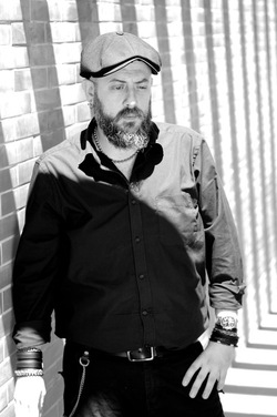 ALESSIO BOSCO artista musicista compositore. Fotografie di Giulio Azzarello &copy;2018.