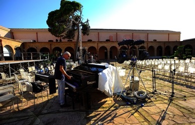 BACKSTAGE fotografie di Giulio Azzarello ©2020.