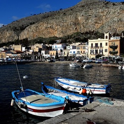 MONDELLO. Fotografie di Giulio Azzarello &copy;2024.