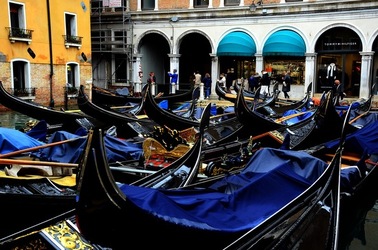 VENEZIA fotografie di Giulio Azzarello &copy;2022.