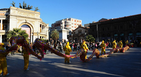 CAPODANNO CINESE panoramiche e particolari. Fotografie di Giulio Azzarello &copy;2014.