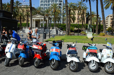VESPE raduno storico a Palermo panoramiche e particolari. Fotografie di Giulio Azzarello &copy;2014.