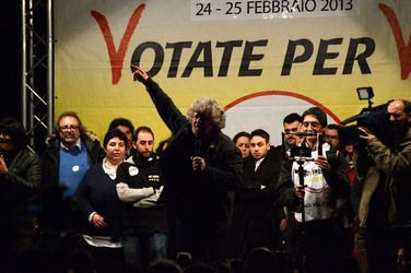 I COMIZI di BEPPE GRILLO in Sicilia a Palermo alcuni momenti. Fotografie di Giulio Azzarello &copy;2014.