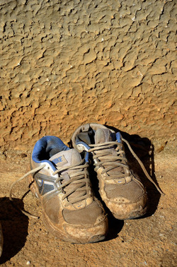 SCARPE di persone povere. Fotografie di Giulio Azzarello &copy;2016.