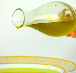 OLIO DI OLIVA di Sicilia. Fotografie di Giulio Azzarello &copy;2016.