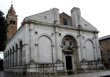 TEMPIO MALATESTIANO e SPIAGGIA di Rimini. Fotografie di Giulio Azzarello &copy;2016.