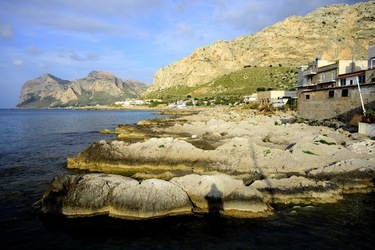 PORTICCIOLO siciliano fotografie di Giulio Azzarello ©2019. PORTICCIOLO siciliano fotografie di Giulio Azzarello ©2019.