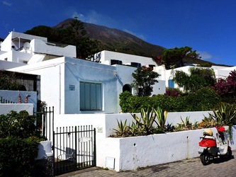 ISOLA di STROMBOLI fotografie di Giulio Azzarello &copy;2020.