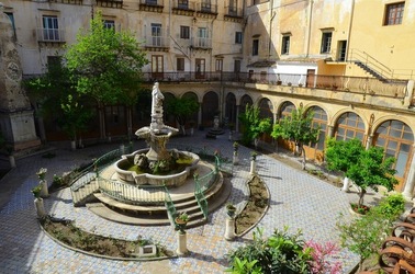 CENTRO STORICO di PALERMO. Fotografie di Giulio Azzarello &copy;2018.
