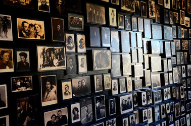 AUSCHWITZ BIRKENAU il percorso della memoria e i documenti. Fotografie di Giulio Azzarello &copy;2016.