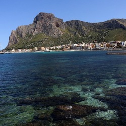 BAIA DEL CORALLO. Fotografie di Giulio Azzarello &copy;2022.