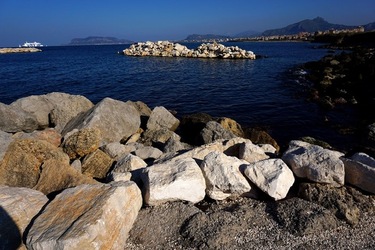 BARCHE. Fotografie di Giulio Azzarello ©2022. BARCHE. Fotografie di Giulio Azzarello ©2022.