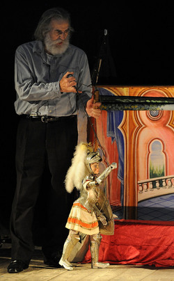 OPERA DEI PUPI di Mimmo Cuticchio in uno spettacolo natalizio a Palermo. Fotografie di Giulio Azzarello ©2014. OPERA DEI PUPI di Mimmo Cuticchio in uno spettacolo natalizio a Palermo. Fotografie di Giulio Azzarello ©2014.