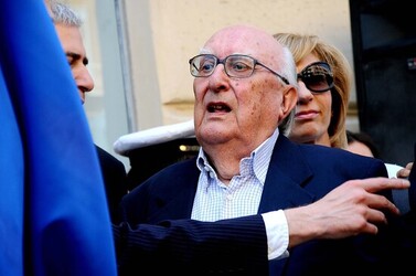 CAMILLERI e MONTALBANO a Porto Empedocle Agrigento . Fotografie di Giulio Azzarello ©2014. CAMILLERI e MONTALBANO a Porto Empedocle Agrigento . Fotografie di Giulio Azzarello ©2014.