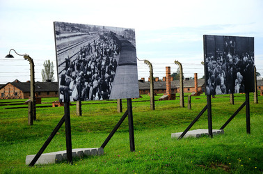 AUSCHIWITZ BIRKENAU il luogo della storia il campo. Fotografie di Giulio Azzarello &copy;2016.