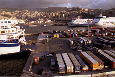 IL PORTO DI GENOVA panoramiche e particolari. Fotografie di Giulio Azzarello &copy;2014.