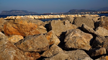 BARCHE. Fotografie di Giulio Azzarello ©2022. BARCHE. Fotografie di Giulio Azzarello ©2022.