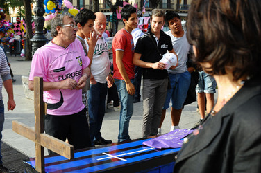 I TIFOSI DEL PALERMO CALCIO in piazza per festeggiare. Fotografie di Giulio Azzarello ©2014. I TIFOSI DEL PALERMO CALCIO in piazza per festeggiare. Fotografie di Giulio Azzarello ©2014.