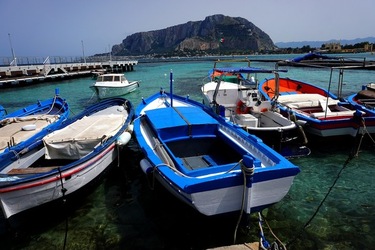 MONDELLO. Fotografie di Giulio Azzarello &copy;2023.