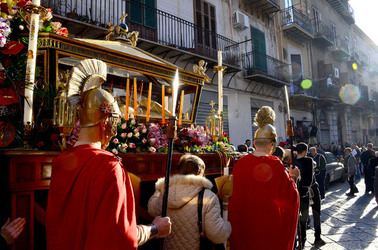PROCESSIONI religiose per la Pasqua a Palermo. Fotografie di Giulio Azzarello ©2016. PROCESSIONI religiose per la Pasqua a Palermo. Fotografie di Giulio Azzarello ©2016.