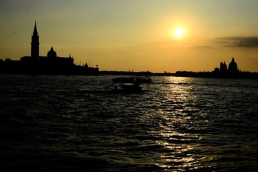 VENEZIA fotografie di Giulio Azzarello ©2020. VENEZIA fotografie di Giulio Azzarello ©2020.