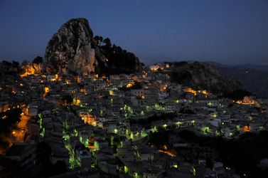 CALTABELLOTTA in Sicilia. Fotografie di Giulio Azzarello ©2014.