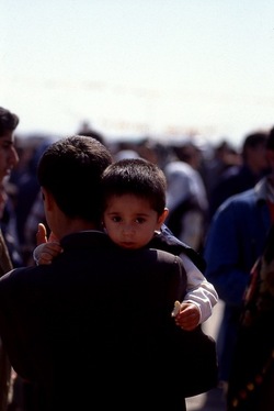 NEWROZ marzo 2001. Curdistan turco. Fotografie di Giulio Azzarello ©2001 2022. NEWROZ marzo 2001. Curdistan turco. Fotografie di Giulio Azzarello ©2001 2022.