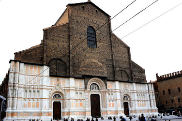 BOLOGNA centro storico. Fotografie di Giulio Azzarello ©2016. BOLOGNA centro storico. Fotografie di Giulio Azzarello ©2016.