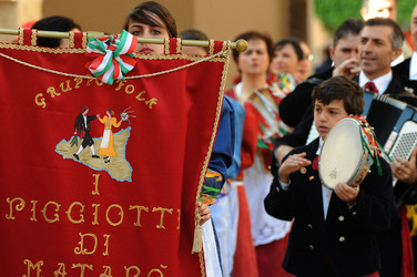 GRUPPO FOLK SICILIANO a Marsala. Fotografie di Giulio Azzarello &copy;2014.