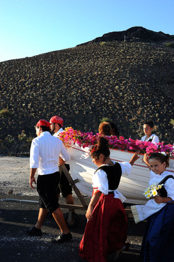 PROCESSIONE RELIGIOSA DEL MARE a Linosa. Fotografie di Giulio Azzarello ©2014. PROCESSIONE RELIGIOSA DEL MARE a Linosa. Fotografie di Giulio Azzarello ©2014.