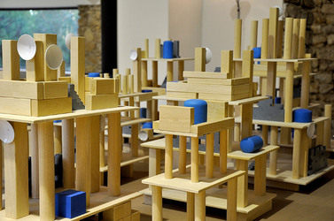 ANNE CLEMENCE de GROLEE e una sua installazione. Fotografie di Giulio Azzarello &copy;2014.