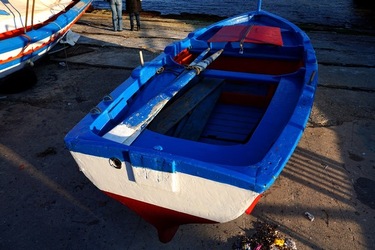 BARCHE. Fotografie di Giulio Azzarello ©2022. BARCHE. Fotografie di Giulio Azzarello ©2022.