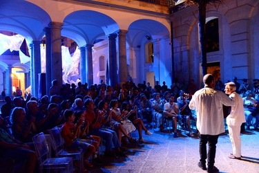 SERENATA fotografie di Giulio Azzarello ©2020. SERENATA fotografie di Giulio Azzarello ©2020.