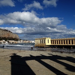 MONDELLO. Fotografie di Giulio Azzarello &copy;2024.
