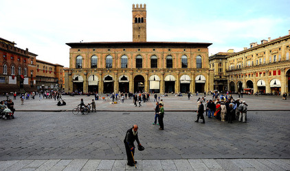 BOLOGNA centro storico. Fotografie di Giulio Azzarello ©2016. BOLOGNA centro storico. Fotografie di Giulio Azzarello ©2016.