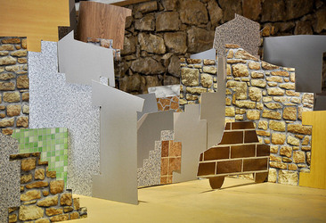 ANNE CLEMENCE de GROLEE e una sua installazione. Fotografie di Giulio Azzarello &copy;2014.