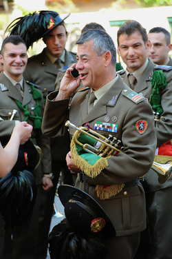 BANDA MUSICALE DEI BERSAGLIERI a Marsala in Sicilia. Fotografie di Giulio Azzarello ©2014. BANDA MUSICALE DEI BERSAGLIERI a Marsala in Sicilia. Fotografie di Giulio Azzarello ©2014.
