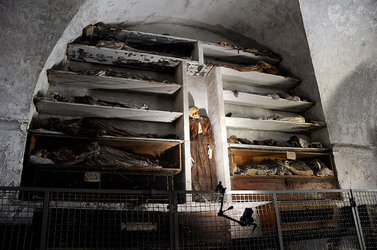 Le CATACOMBE di Palermo documentario film. Fotografie di scena e set di Giulio Azzarello &copy;2014.