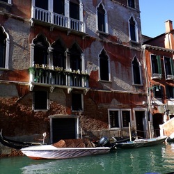 VENEZIA fotografie di Giulio Azzarello &copy;2022.