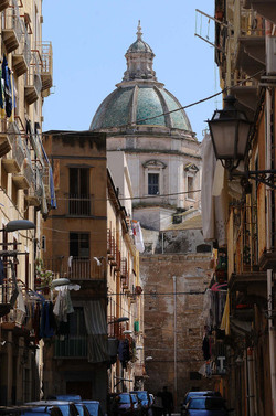 TRAPANI il centro storico il porto il mare la colombaia. Fotografie di Giulio Azzarello ©2014. TRAPANI il centro storico il porto il mare la colombaia. Fotografie di Giulio Azzarello ©2014.