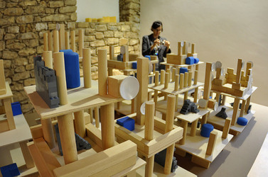 ANNE CLEMENCE de GROLEE e una sua installazione. Fotografie di Giulio Azzarello &copy;2014.